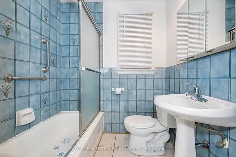 68 Parkchester Road Toronto ON M6M 2S3