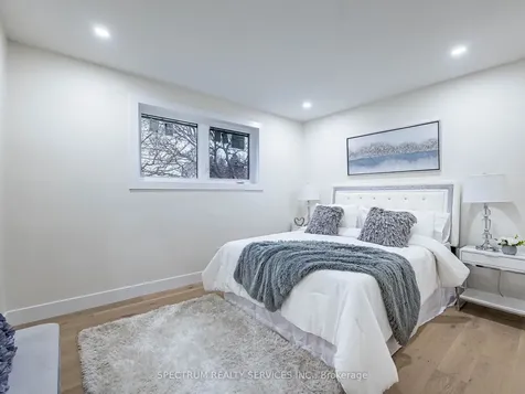 914 Francis Road Burlington ON L7T 3Y2