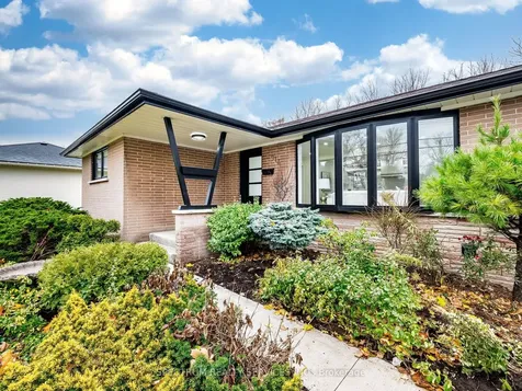 914 Francis Road Burlington ON L7T 3Y2