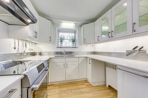 288 Reynolds Street Oakville ON L6J 3L4