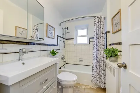288 Reynolds Street Oakville ON L6J 3L4