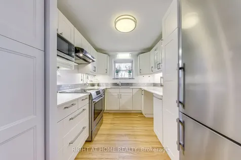 288 Reynolds Street Oakville ON L6J 3L4