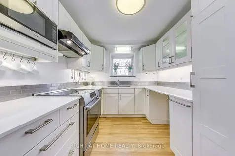 288 Reynolds Street Oakville ON L6J 3L4