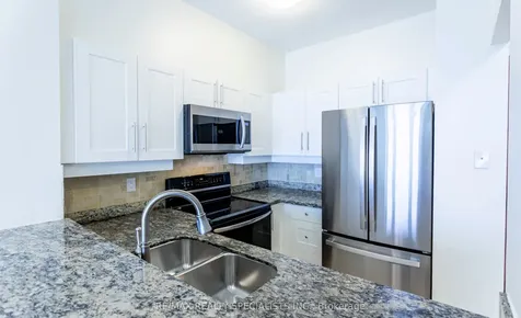 2511 Lakeshore Road W Oakville ON L6L 6L9