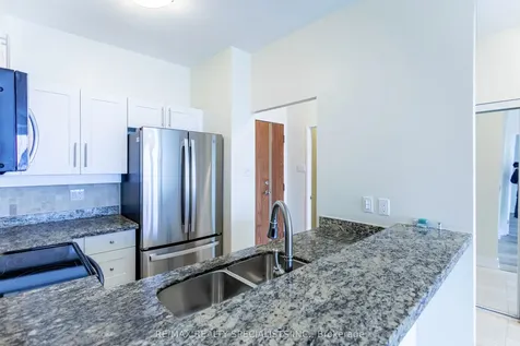 2511 Lakeshore Road W Oakville ON L6L 6L9