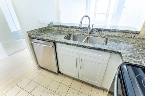 2511 Lakeshore Road W Oakville ON L6L 6L9