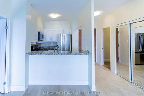 2511 Lakeshore Road W Oakville ON L6L 6L9
