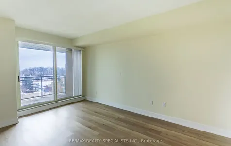 2511 Lakeshore Road W Oakville ON L6L 6L9