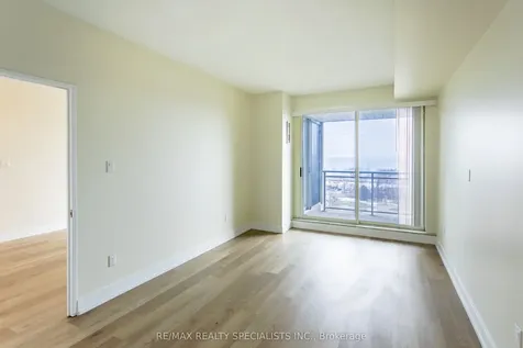 2511 Lakeshore Road W Oakville ON L6L 6L9