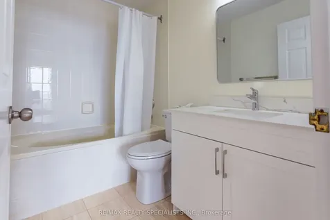 2511 Lakeshore Road W Oakville ON L6L 6L9