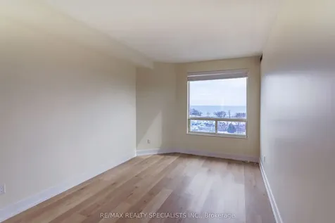 2511 Lakeshore Road W Oakville ON L6L 6L9