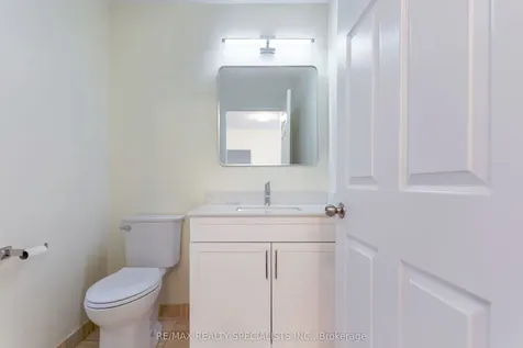 2511 Lakeshore Road W Oakville ON L6L 6L9