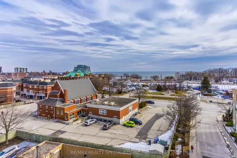 2511 Lakeshore Road W Oakville ON L6L 6L9