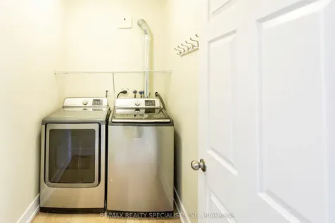 2511 Lakeshore Road W Oakville ON L6L 6L9