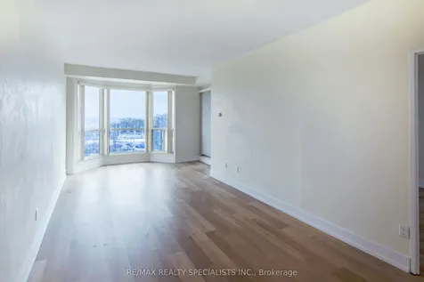 2511 Lakeshore Road W Oakville ON L6L 6L9