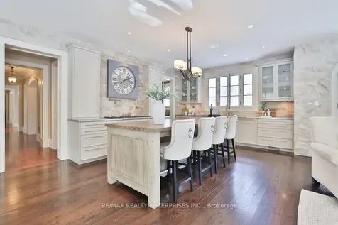 1093 Algonquin Drive Mississauga ON L5H 1P3