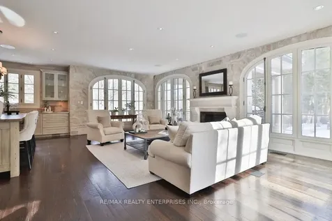 1093 Algonquin Drive Mississauga ON L5H 1P3