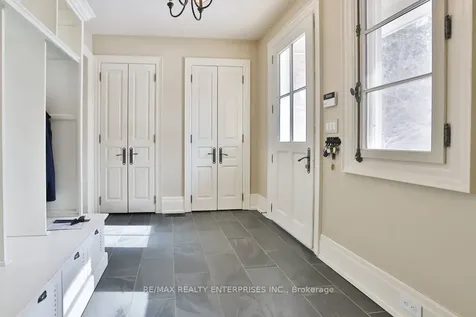 1093 Algonquin Drive Mississauga ON L5H 1P3