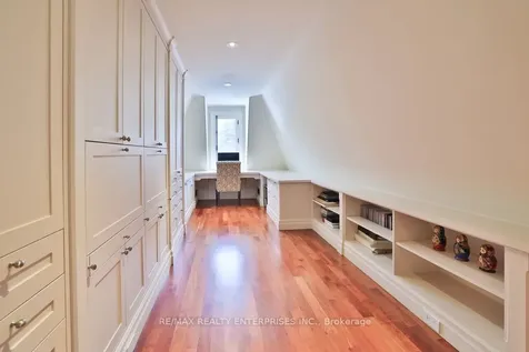 1093 Algonquin Drive Mississauga ON L5H 1P3