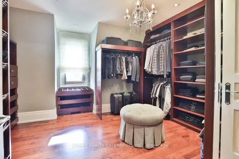 1093 Algonquin Drive Mississauga ON L5H 1P3