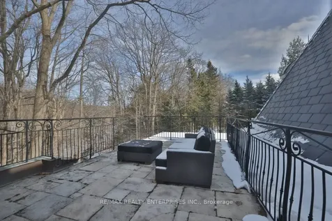 1093 Algonquin Drive Mississauga ON L5H 1P3
