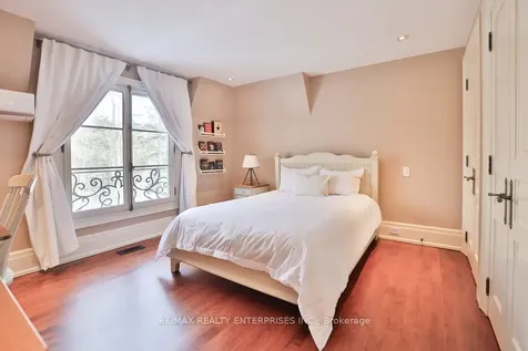 1093 Algonquin Drive Mississauga ON L5H 1P3