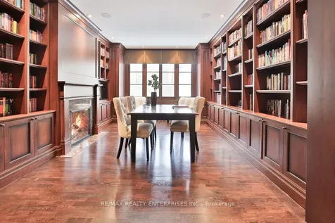 1093 Algonquin Drive Mississauga ON L5H 1P3