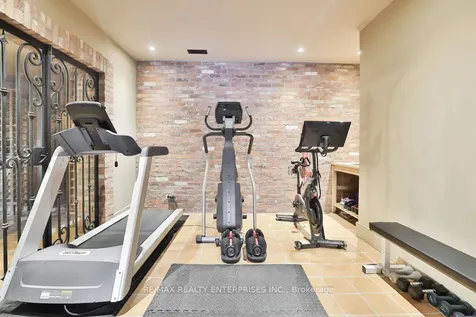 1093 Algonquin Drive Mississauga ON L5H 1P3