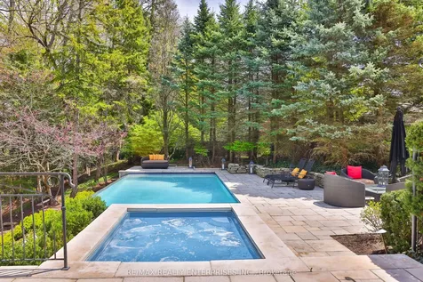 1093 Algonquin Drive Mississauga ON L5H 1P3