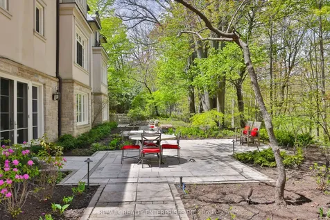 1093 Algonquin Drive Mississauga ON L5H 1P3