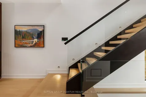 20A Broadview Avenue Mississauga ON L5H 2S9