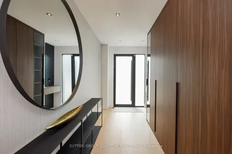 20A Broadview Avenue Mississauga ON L5H 2S9