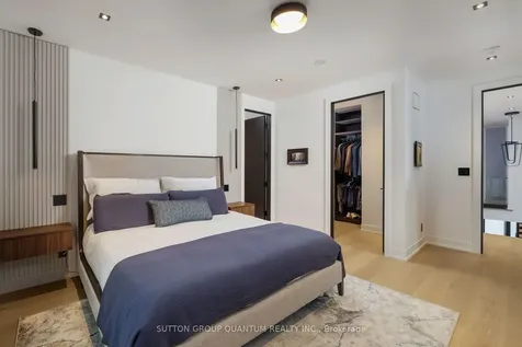 20A Broadview Avenue Mississauga ON L5H 2S9