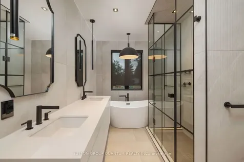 20A Broadview Avenue Mississauga ON L5H 2S9