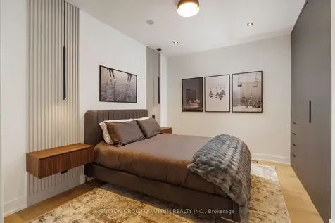 20A Broadview Avenue Mississauga ON L5H 2S9