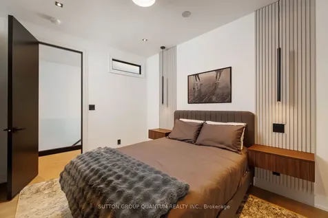 20A Broadview Avenue Mississauga ON L5H 2S9