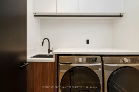 20A Broadview Avenue Mississauga ON L5H 2S9