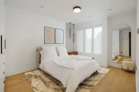 20A Broadview Avenue Mississauga ON L5H 2S9
