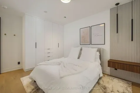 20A Broadview Avenue Mississauga ON L5H 2S9