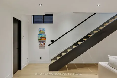 20A Broadview Avenue Mississauga ON L5H 2S9