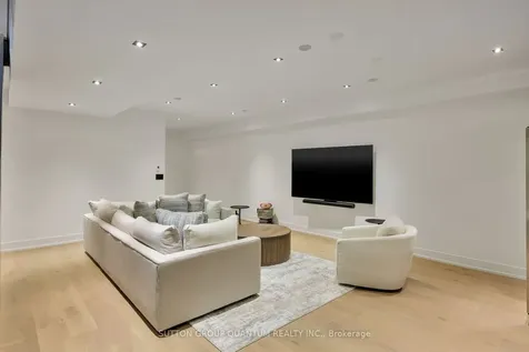 20A Broadview Avenue Mississauga ON L5H 2S9