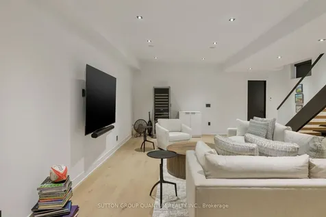 20A Broadview Avenue Mississauga ON L5H 2S9