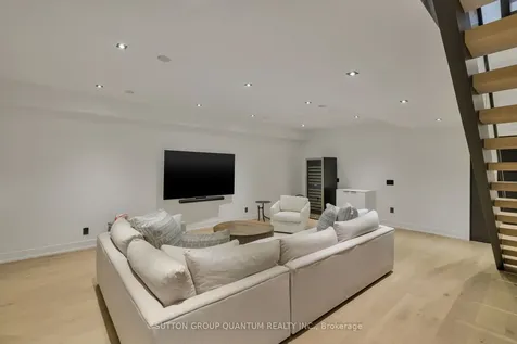 20A Broadview Avenue Mississauga ON L5H 2S9