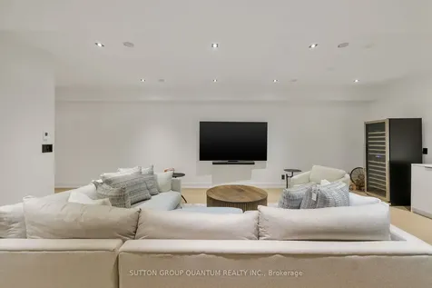 20A Broadview Avenue Mississauga ON L5H 2S9