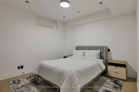 20A Broadview Avenue Mississauga ON L5H 2S9