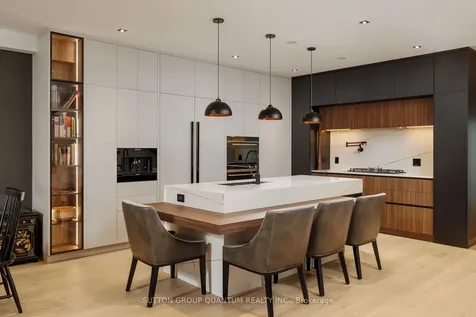 20A Broadview Avenue Mississauga ON L5H 2S9