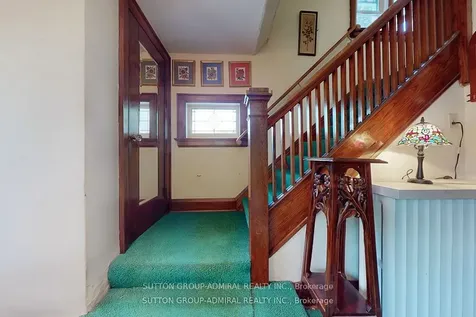 1 Valleyview Gardens Toronto ON M6S 2B5