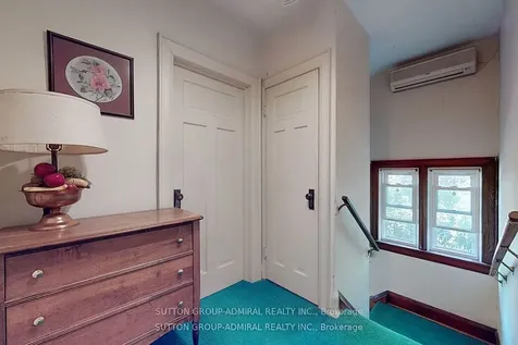 1 Valleyview Gardens Toronto ON M6S 2B5