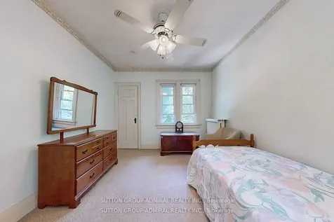 1 Valleyview Gardens Toronto ON M6S 2B5