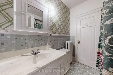 1 Valleyview Gardens Toronto ON M6S 2B5